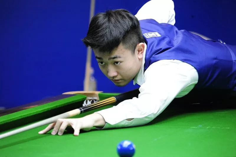 体育德甲：莱万梅开二度科曼轰世界波 拜仁4-0柏林联合