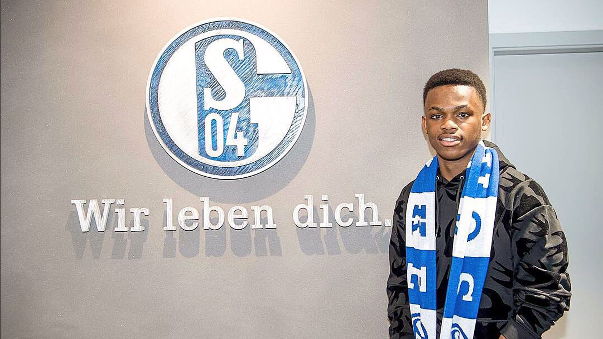 一个具有深 一个具有深